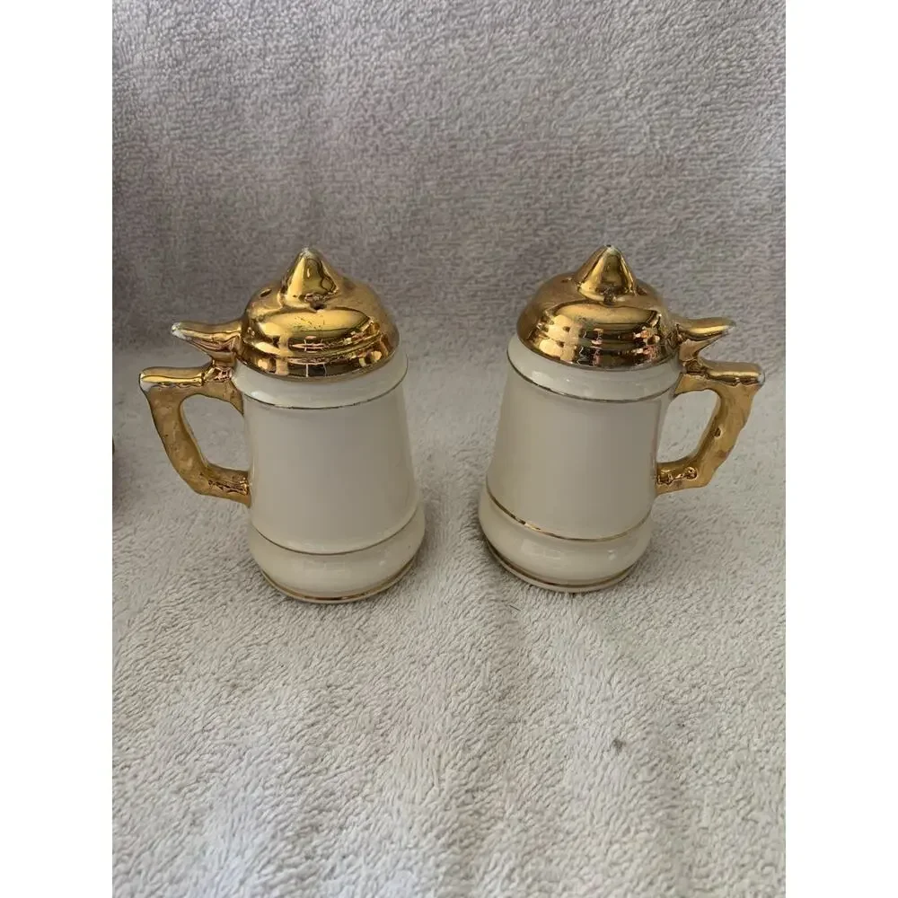 Salt & Pepper Shakers Winton Auto 1898 & Golden's Motor Wagen 1877 COLLECTIBLE